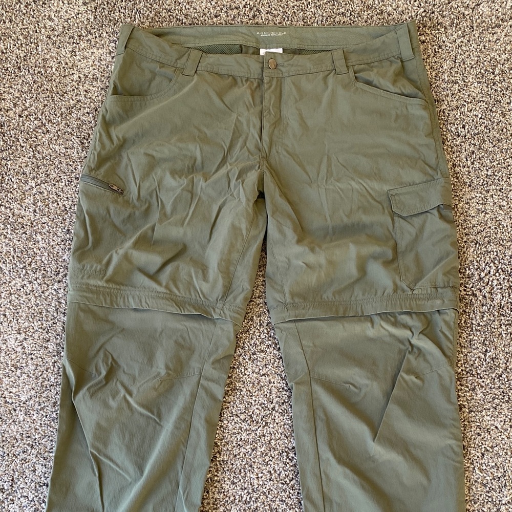Columbia Men’s Omni Shade UVA & UVB Sun Protection Size 42W x 34L